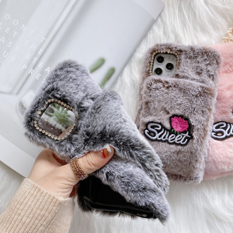 Handwärmer aus Plüsch mit stoßfester TPU-Hülle mit Rosenblütenmotiv, für iPhone 11, für iPhone 11 Pro, für iPhone 11 Pro Max, für iPhone 12 Mini, für iPhone 12/12 Pro, für iPhone 12 Pro Max Handwärmer aus Plüsch mit stoßfester TPU-Hülle mit Rosenblütenmotiv, für iPhone 11, für iPhone 11 Pro, für iPhone 11 Pro Max, für iPhone 12 Mini, für iPhone 12/12 Pro, für iPhone 12 Pro Max