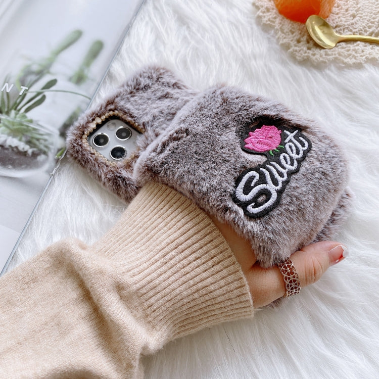 Handwärmer aus Plüsch mit stoßfester TPU-Hülle mit Rosenblütenmotiv, für iPhone 11, für iPhone 11 Pro, für iPhone 11 Pro Max, für iPhone 12 Mini, für iPhone 12/12 Pro, für iPhone 12 Pro Max Handwärmer aus Plüsch mit stoßfester TPU-Hülle mit Rosenblütenmotiv, für iPhone 11, für iPhone 11 Pro, für iPhone 11 Pro Max, für iPhone 12 Mini, für iPhone 12/12 Pro, für iPhone 12 Pro Max