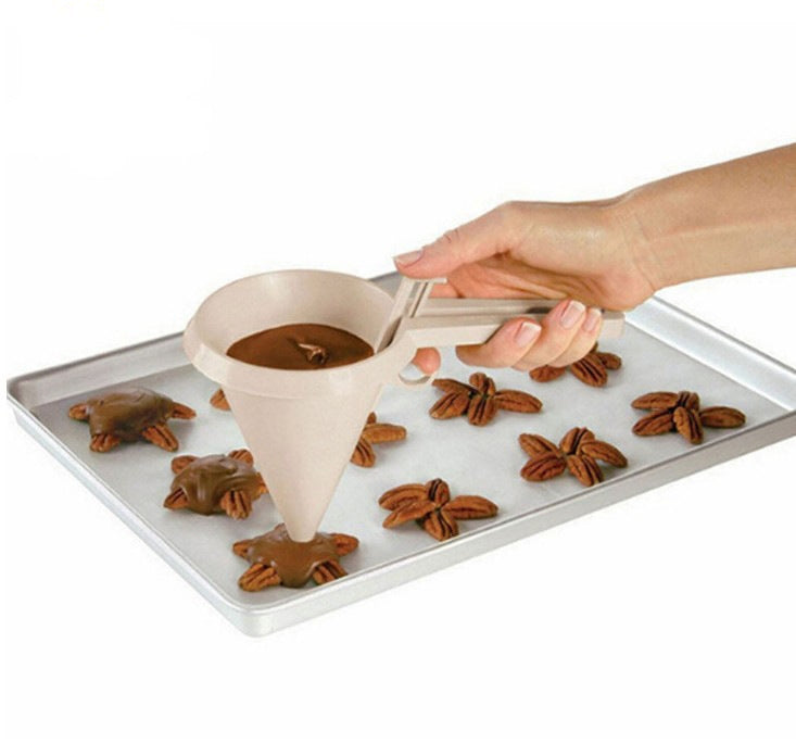 7 PCS Buttercream Frosting Funnel Handheld Portion Cup Cake Chocolate Dispenser Baking Tool 7 PCS Buttercream Frosting Funnel Handheld Portion Cup Cake Chocolate Dispenser Baking Tool