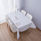137x152cm / White Plaid