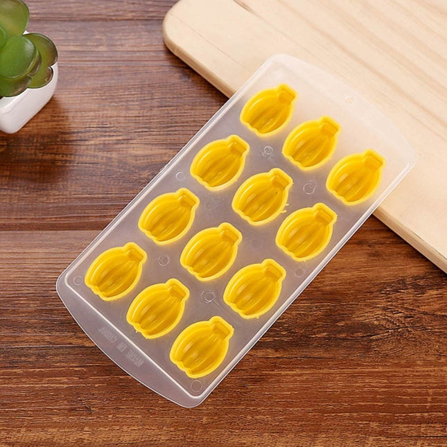 Banana Shaped Silicon Ice Cube Tray / Ice Mold Random Color, Banana Shaped