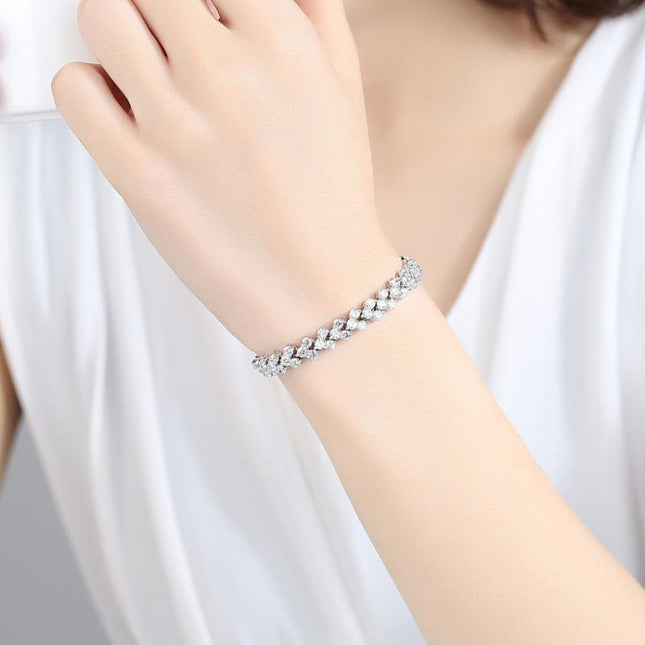 Glamorous Female Crystal Bracelet with Artificial Diamond Inlaid for Wedding, Engagement, Mother`s Day And Birthday Gift, Diameter: 5.25 cm, Perimeter:16.5 cm