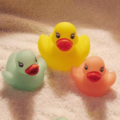 2 PCS LED Water Induction Light Duck Baby Bath Toys, Random Color Delivery, Light Duck Bath Toy