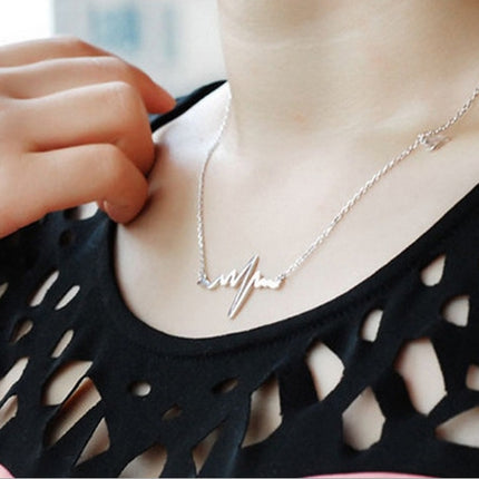 Necklace Love Shaped Titanium Steel Heartbeat Lockbone Chain Heart Pendant Necklace Female Retro Necklace Jewelry Accessorie, Gold, Silver