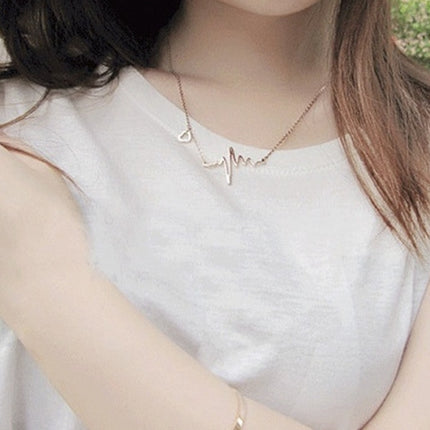 Necklace Love Shaped Titanium Steel Heartbeat Lockbone Chain Heart Pendant Necklace Female Retro Necklace Jewelry Accessorie, Gold, Silver