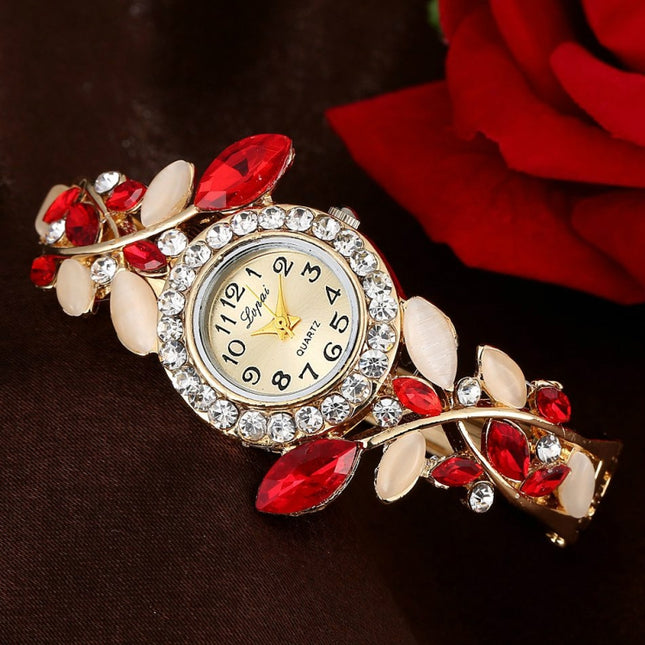 Ladies Retro Round Dial Diamond Petal Bracelet Quartz Watch